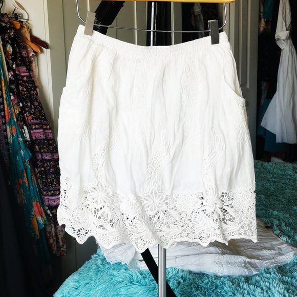 White Embroidered Skirt - Picture 1 of 4